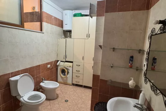 Shtepi me qera Apartament ne Tirane, 2+1, Mobilimi E mobiluar, Pagesa 60,000  Leke.