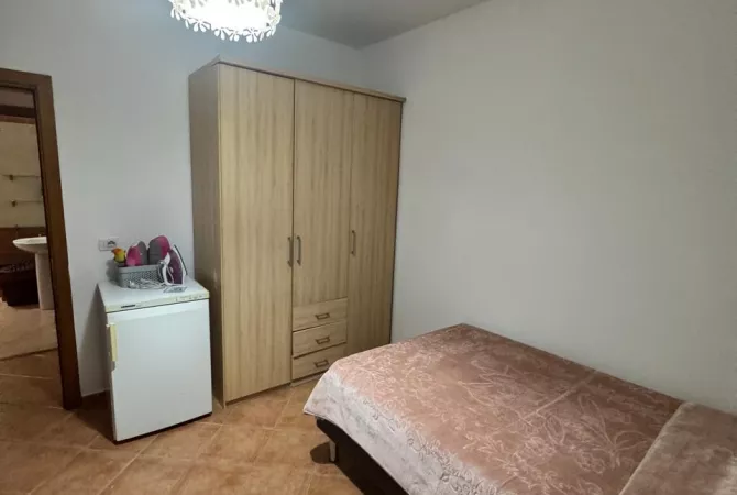 Shtepi me qera Apartament ne Tirane, 2+1, Mobilimi E mobiluar, Pagesa 60,000  Leke.