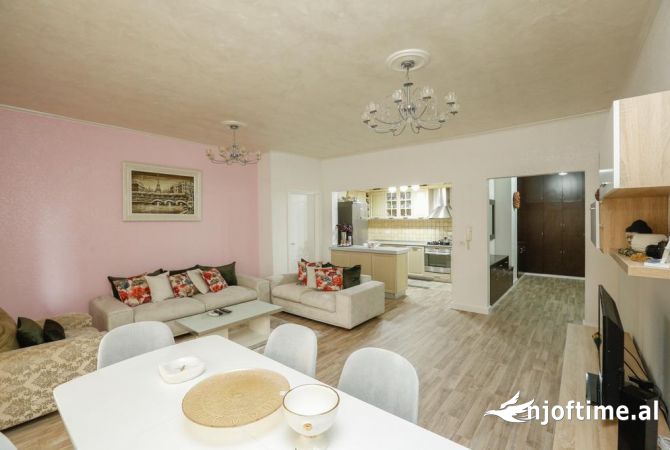 Shtepi me qera 3+1 ne Tirane - 1,200 Euro