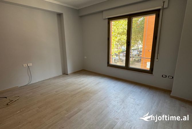 Shtepi me qera 2+1 ne Tirane - 800 Euro