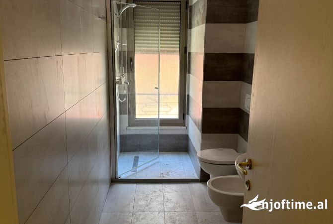 Shtepi me qera 2+1 ne Tirane - 800 Euro