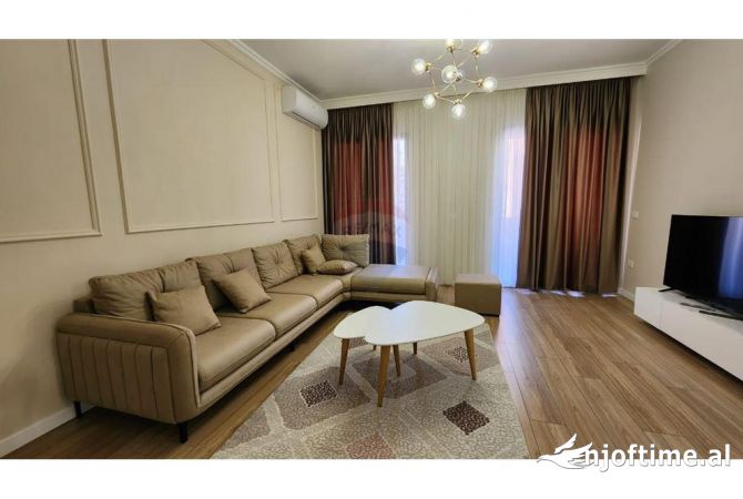 Shtepi me qera 2+1 ne Tirane - 1,400 Euro