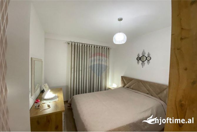 Shtepi me qera Apartament ne Tirane, 2+1, Mobilimi E mobiluar, Pagesa 650  Euro.