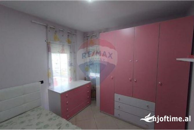 Shtepi me qera Apartament ne Tirane, 2+1, Mobilimi E mobiluar, Pagesa 500  Euro.