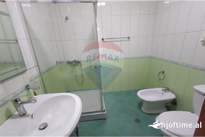 Shtepi me qera Apartament ne Tirane, 2+1, Mobilimi E mobiluar, Pagesa 500  Euro.