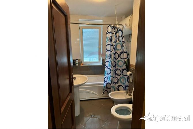 Shtepi me qera Apartament ne Tirane, 2+1, Mobilimi E mobiluar, Pagesa 800  Euro.