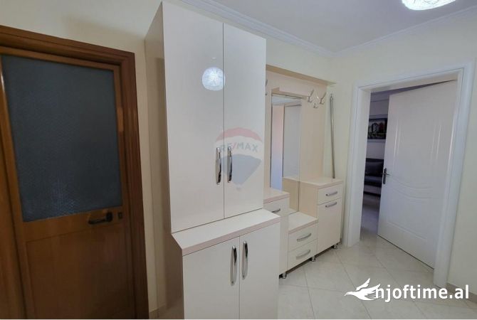 Shtepi me qera Apartament ne Tirane, 2+1, Mobilimi E mobiluar, Pagesa 600  Euro.