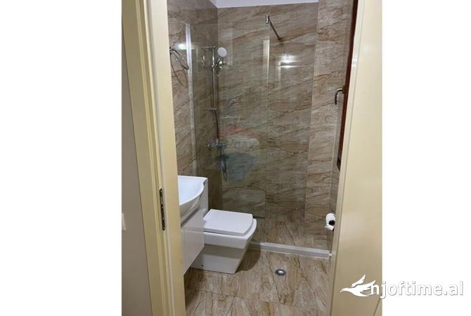 Shtepi me qera Apartament ne Tirane, 2+1, Mobilimi E mobiluar, Pagesa 700  Euro.
