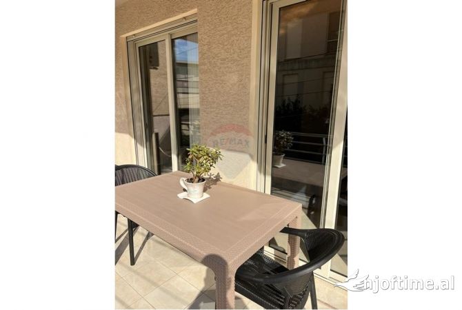 Shtepi me qera Apartament ne Tirane, 1+1, Mobilimi E mobiluar, Pagesa 600  Euro.