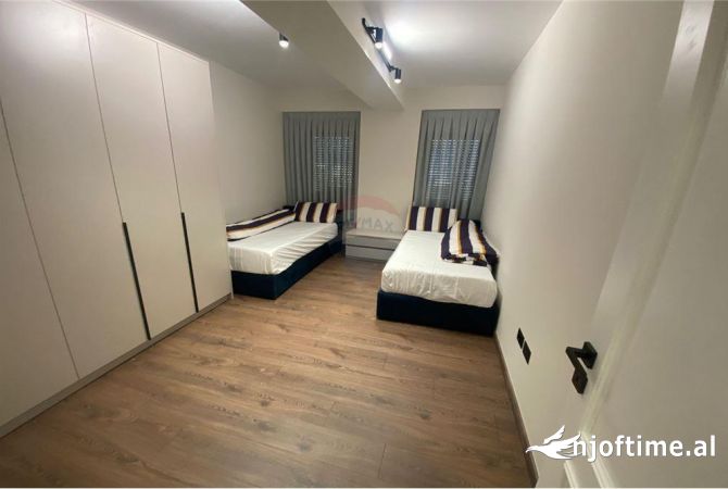 Shtepi me qera Apartament ne Tirane, 3+1, Mobilimi E mobiluar, Pagesa 1,000  Euro.