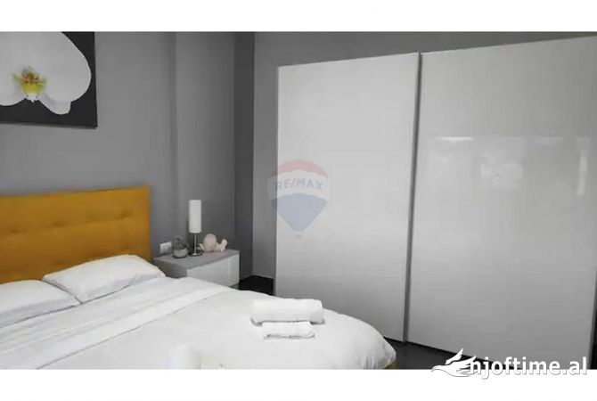 Shtepi me qera Apartament ne Tirane, 2+1, Mobilimi E mobiluar, Pagesa 1,000  Euro.