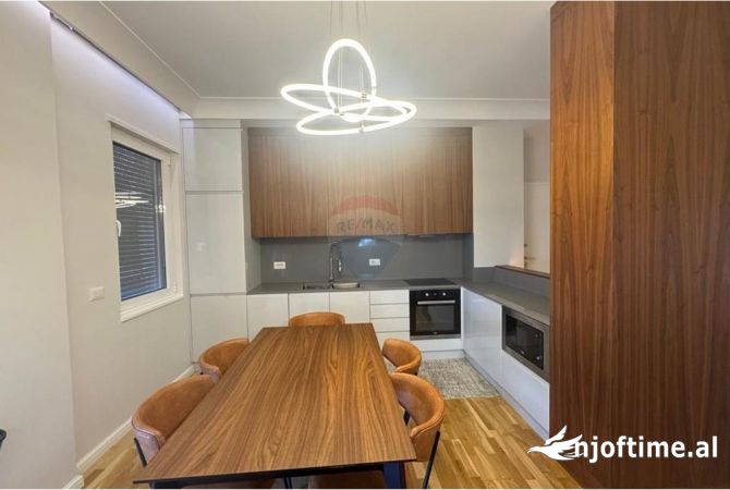 Shtepi me qera Apartament ne Tirane, 2+1, Mobilimi E mobiluar, Pagesa 1,500  Euro.