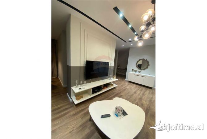 Shtepi me qera Apartament ne Tirane, 3+1, Mobilimi E mobiluar, Pagesa 1,700  Euro.