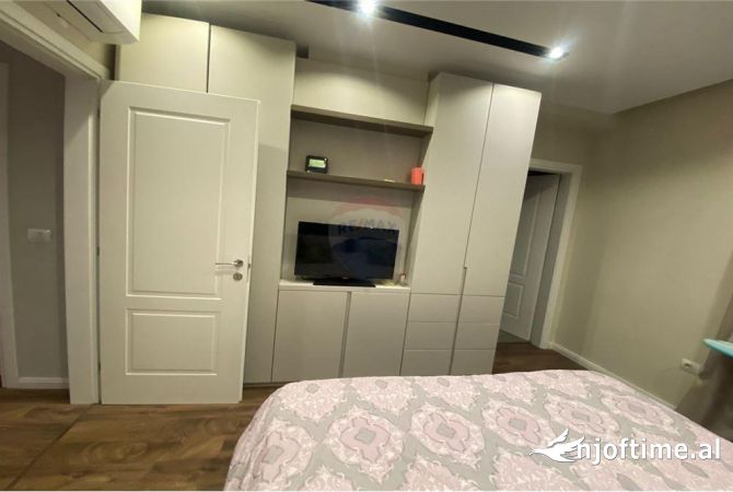 Shtepi me qera Apartament ne Tirane, 3+1, Mobilimi E mobiluar, Pagesa 1,700  Euro.