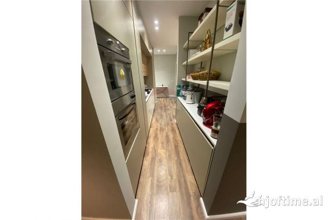 Shtepi me qera Apartament ne Tirane, 3+1, Mobilimi E mobiluar, Pagesa 1,700  Euro.