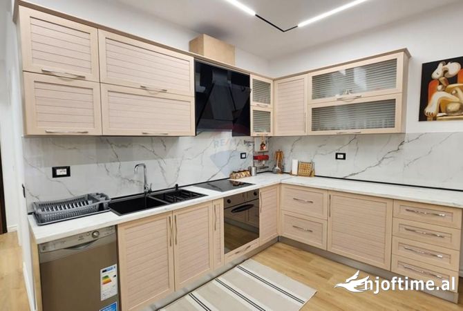Shtepi me qera 2+1 ne Tirane - 1,000 Euro