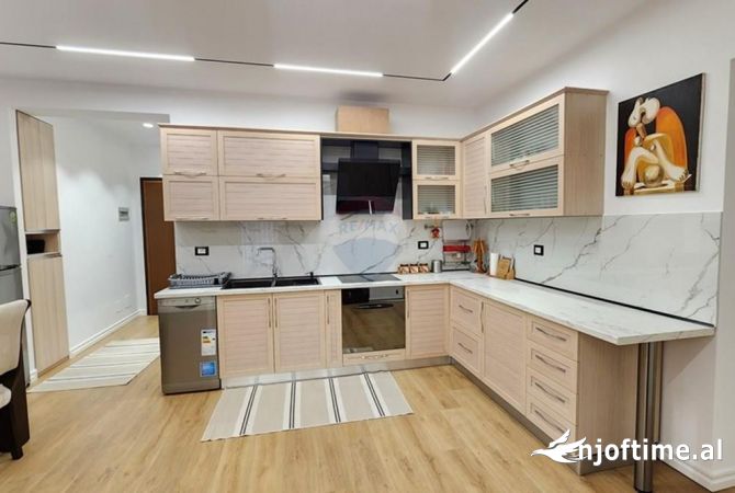 Shtepi me qera 2+1 ne Tirane - 1,000 Euro