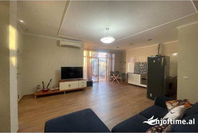 Shtepi me qera 2+1 ne Tirane - 650 Euro