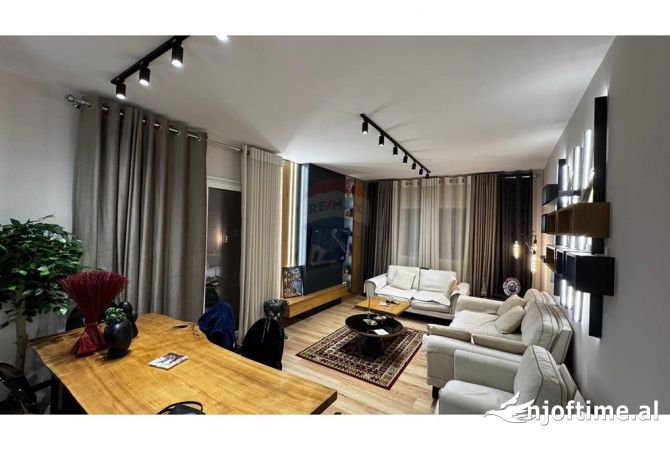 Shtepi me qera 2+1 ne Tirane - 1,000 Euro