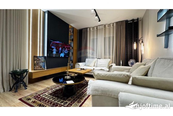 Shtepi me qera 2+1 ne Tirane - 1,000 Euro