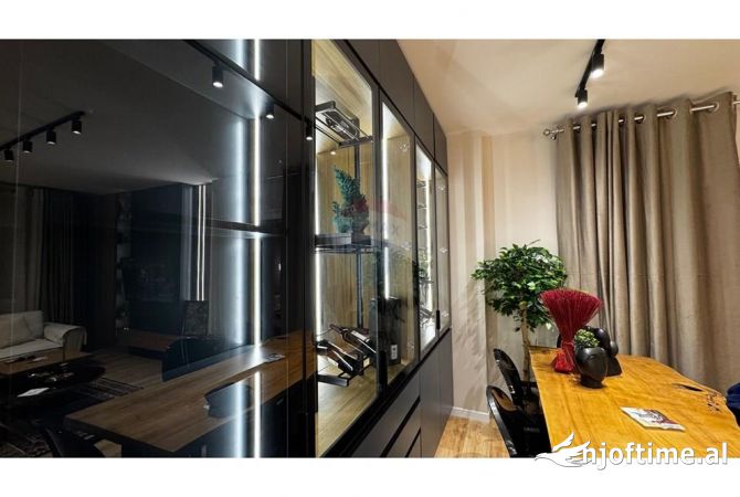 Shtepi me qera Apartament ne Tirane, 2+1, Mobilimi E mobiluar, Pagesa 1,000  Euro.