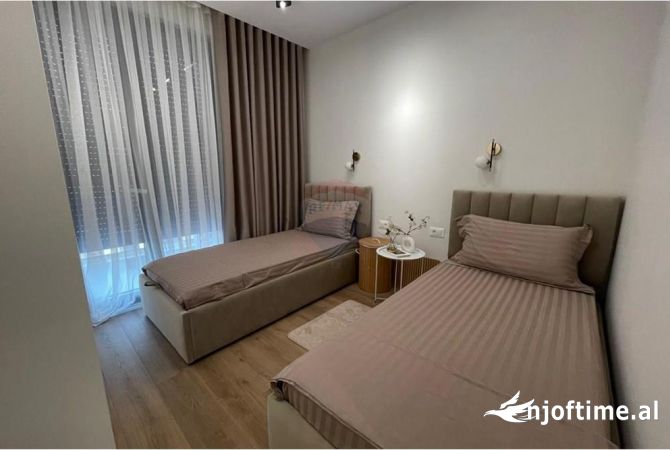 Shtepi me qera 2+1 ne Tirane - 1,000 Euro