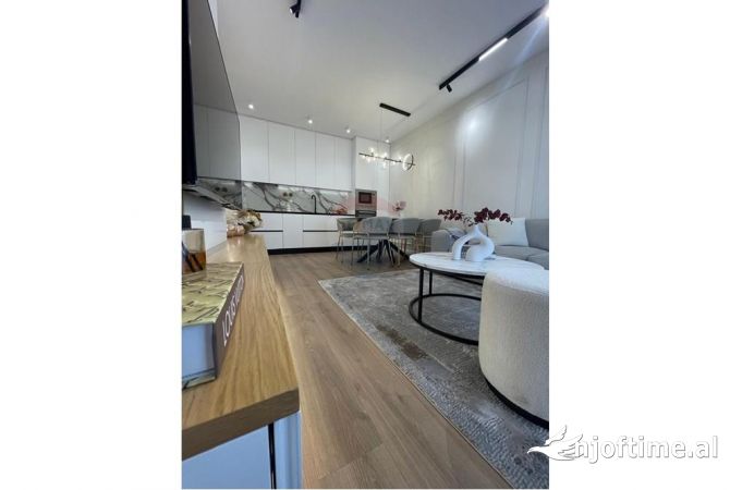 Shtepi me qera Apartament ne Tirane, 2+1, Mobilimi E mobiluar, Pagesa 1,000  Euro.