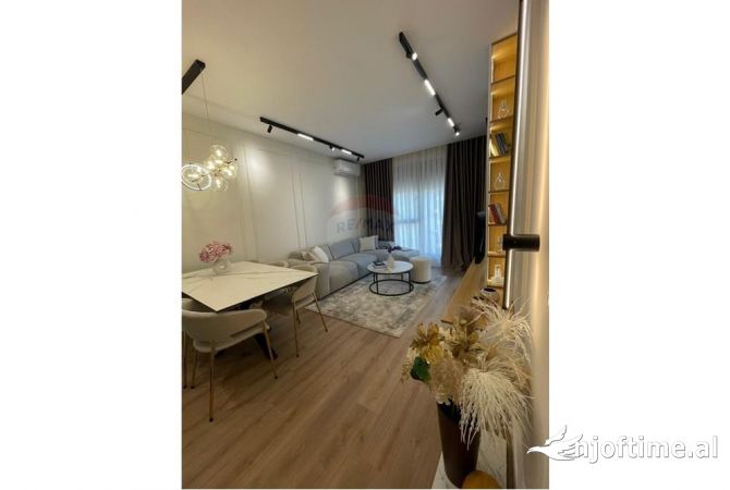 Shtepi me qera Apartament ne Tirane, 2+1, Mobilimi E mobiluar, Pagesa 1,000  Euro.