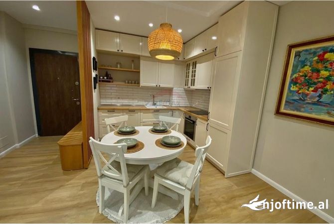 Shtepi me qera Apartament ne Tirane, 2+1, Mobilimi E mobiluar, Pagesa 1,200  Euro.