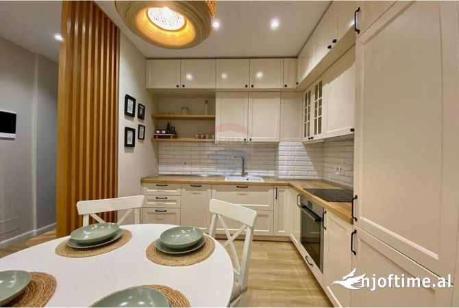 Shtepi me qera Apartament ne Tirane, 2+1, Mobilimi E mobiluar, Pagesa 1,200  Euro.