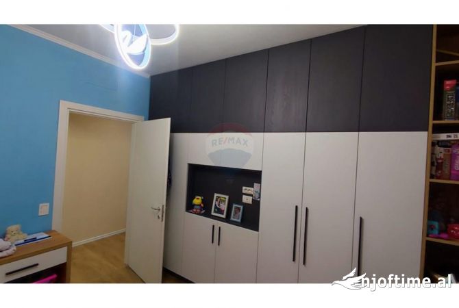 Shtepi me qera Apartament ne Tirane, 2+1, Mobilimi E mobiluar, Pagesa 800  Euro.