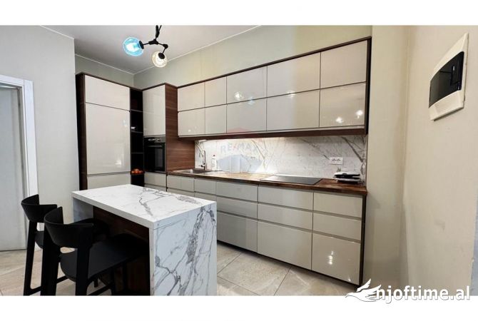 Shtepi me qera Apartament ne Tirane, 2+1, Mobilimi E mobiluar, Pagesa 800  Euro.