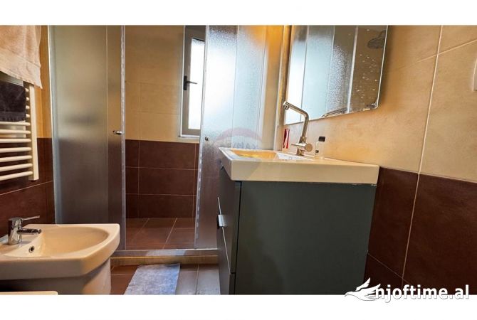 Shtepi me qera Apartament ne Tirane, 2+1, Mobilimi E mobiluar, Pagesa 800  Euro.
