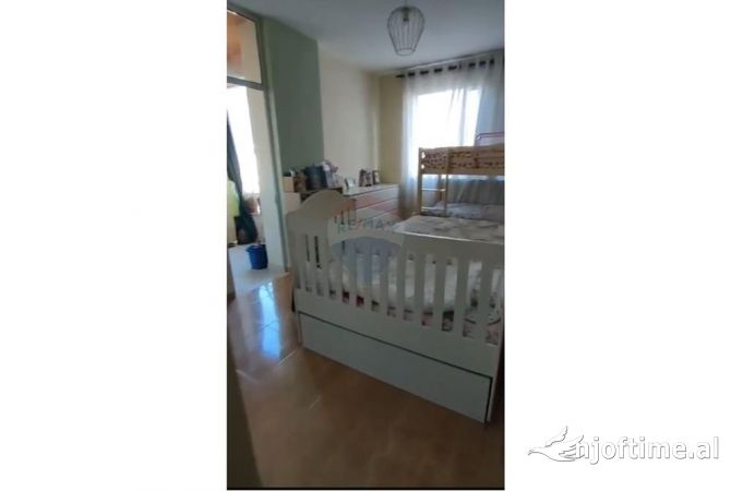 Shtepi ne shitje Apartament ne Tirane, 2+1, Mobilimi E mobiluar, Pagesa 130,000  Euro.
