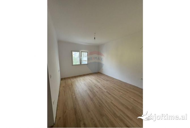 Shtepi ne shitje Apartament ne Tirane, 1+1, Mobilimi E mobiluar, Pagesa 125,000  Euro.