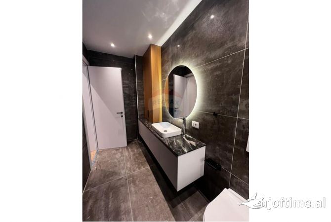 Shtepi me qera Apartament ne Tirane, 2+1, Mobilimi E mobiluar, Pagesa 900  Euro.