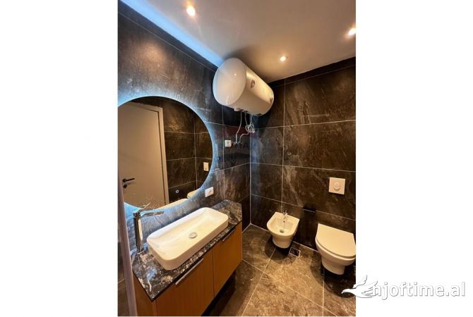 Shtepi me qera Apartament ne Tirane, 2+1, Mobilimi E mobiluar, Pagesa 900  Euro.