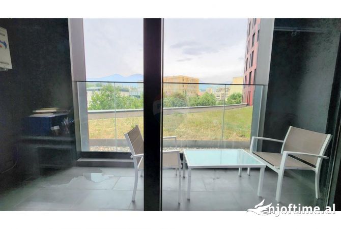 Ambient biznesi me qera 3+1 ne Tirane - 950 Euro