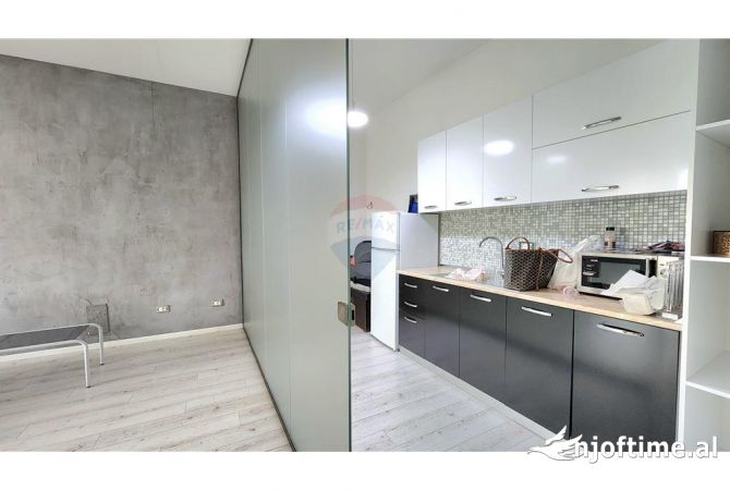 Ambient biznesi me qera 3+1 ne Tirane - 950 Euro