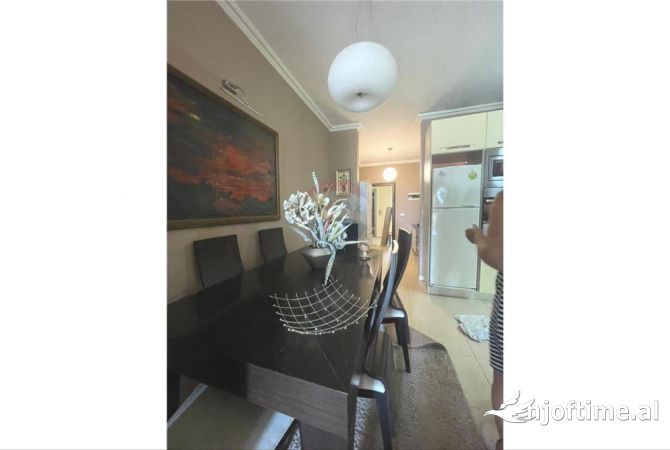 Shtepi me qera Apartament ne Tirane, 2+1, Mobilimi E mobiluar, Pagesa 500  Euro.