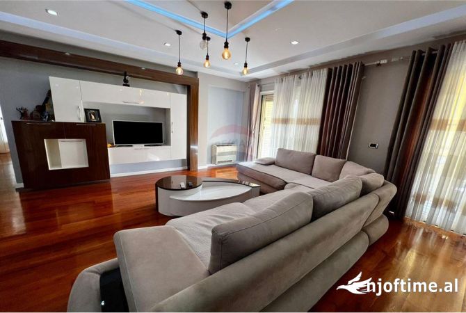 Shtepi me qera 2+1 ne Tirane - 1,000 Euro