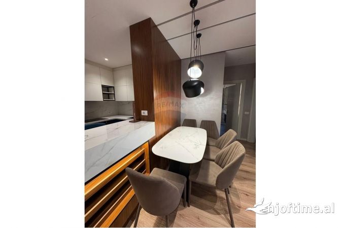 Shtepi me qera Apartament ne Tirane, 2+1, Mobilimi E mobiluar, Pagesa 1,000  Euro.