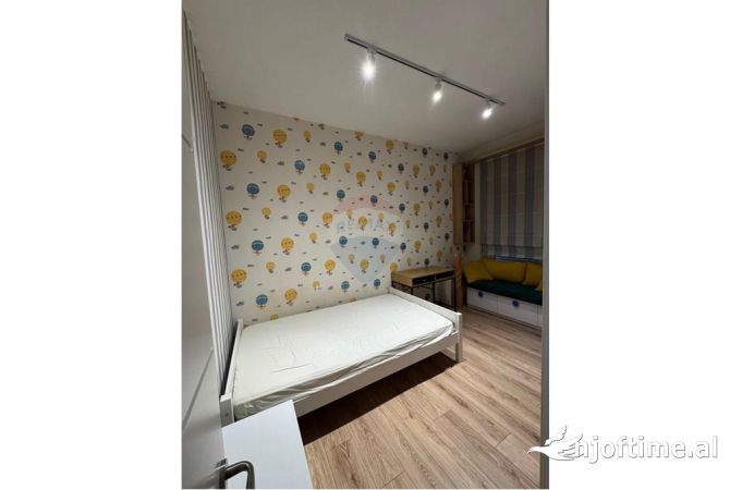 Shtepi me qera Apartament ne Tirane, 2+1, Mobilimi E mobiluar, Pagesa 1,000  Euro.