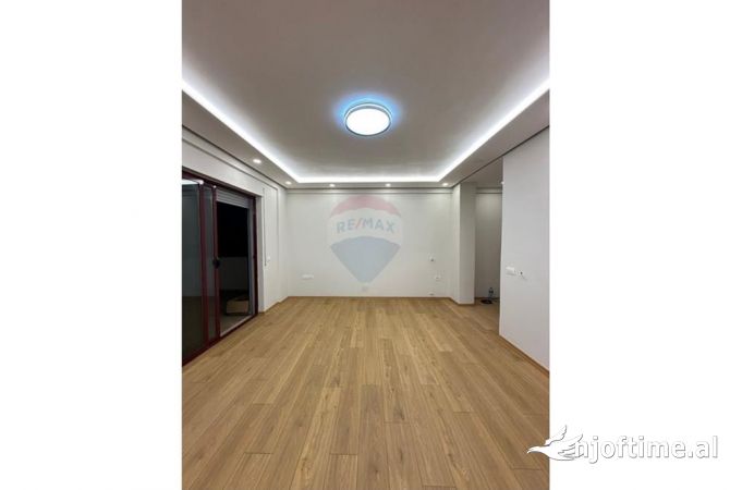 Shtepi ne shitje Apartament ne Tirane, 2+1, Mobilimi E mobiluar, Pagesa 260,000  Euro.