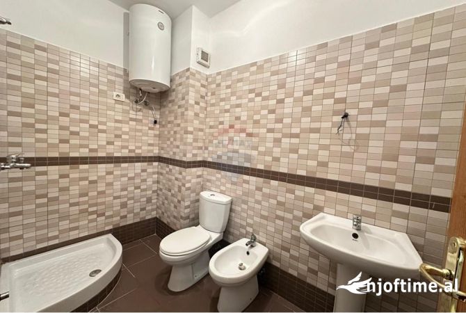 Shtepi ne shitje Apartament ne Tirane, 2+1, Mobilimi E mobiluar, Pagesa 260,000  Euro.