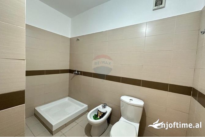 Shtepi ne shitje Apartament ne Tirane, 2+1, Mobilimi E mobiluar, Pagesa 260,000  Euro.