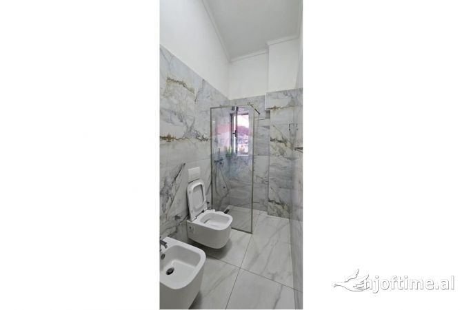 Shtepi me qera Apartament ne Tirane, 2+1, Mobilimi E mobiluar, Pagesa 450  Euro.