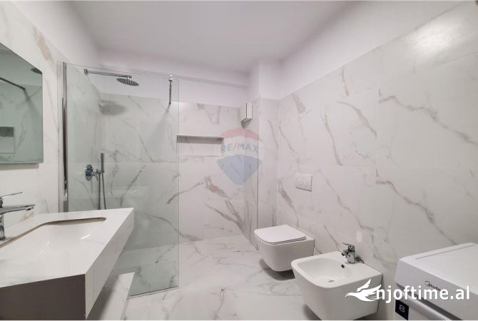 Shtepi me qera Apartament ne Tirane, 3+1, Mobilimi E mobiluar, Pagesa 600  Euro.