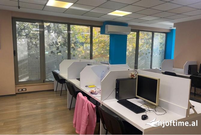 Ambient biznesi me qera 3+1 ne Tirane - 3,500 Euro