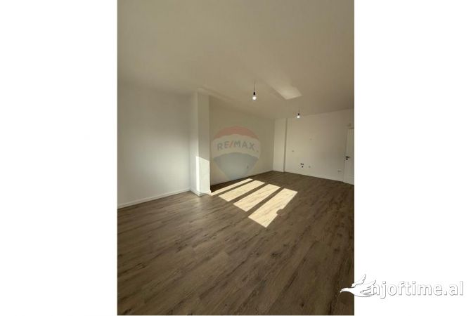 Shtepi ne shitje Apartament ne Tirane, 2+1, Mobilimi Bosh, pa mobiluar, Pagesa 145,000  Euro.